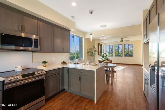 2014 W LAWRENCE Road, Phoenix, AZ 85015