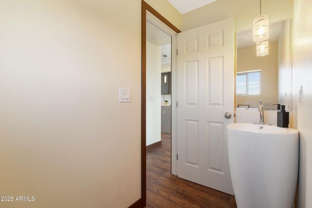 2014 W LAWRENCE Road, Phoenix, AZ 85015