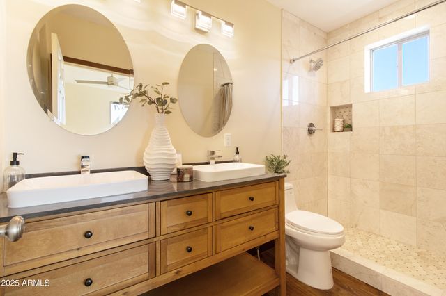 2014 W LAWRENCE Road, Phoenix, AZ 85015