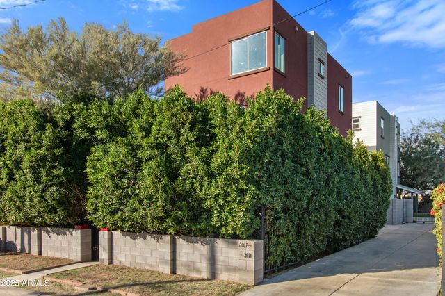 2014 W LAWRENCE Road, Phoenix, AZ 85015