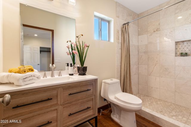 2014 W LAWRENCE Road, Phoenix, AZ 85015