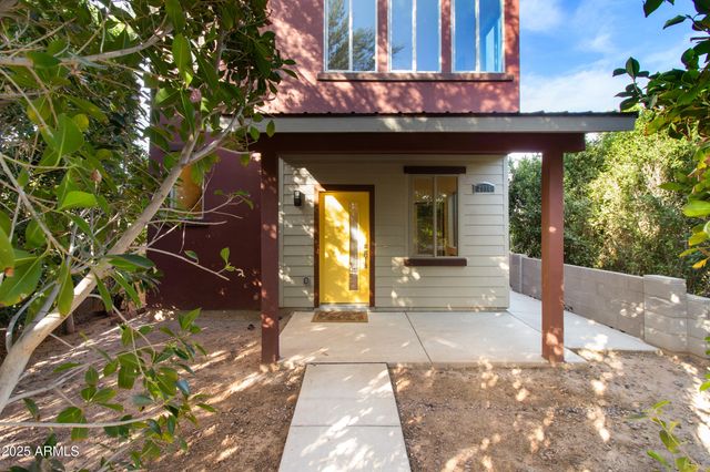 2014 W LAWRENCE Road, Phoenix, AZ 85015