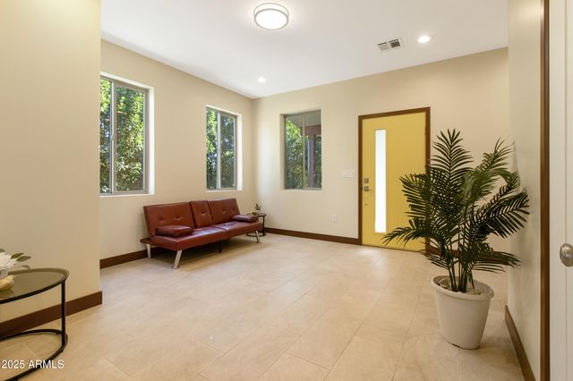 2014 W LAWRENCE Road, Phoenix, AZ 85015