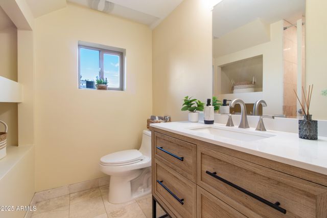 2014 W LAWRENCE Road, Phoenix, AZ 85015