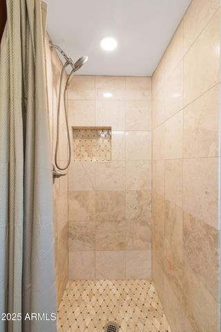 2014 W LAWRENCE Road, Phoenix, AZ 85015