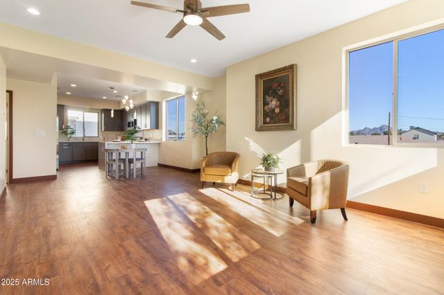 2014 W LAWRENCE Road, Phoenix, AZ 85015