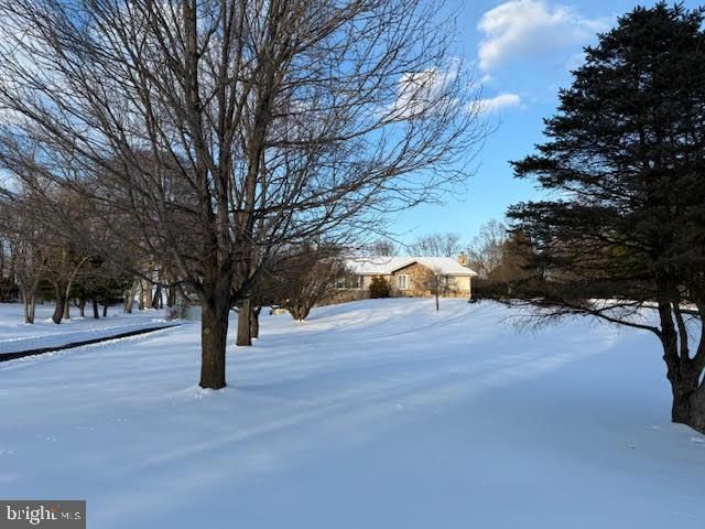 225 KEEPSAKE DR, Falling Waters, WV 25419