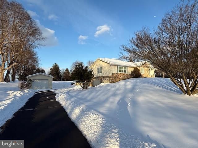 225 KEEPSAKE DR, Falling Waters, WV 25419