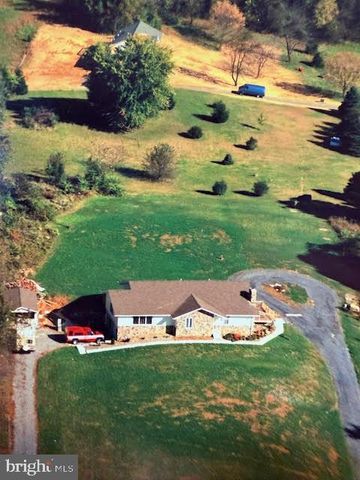 225 KEEPSAKE DR, Falling Waters, WV 25419