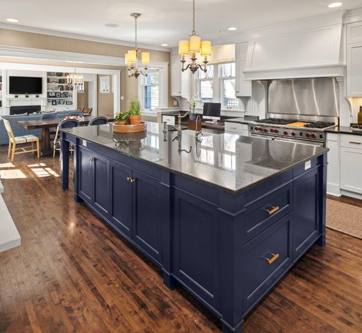 2774 W Lake Of The Isles Parkway, Minneapolis, MN 55416