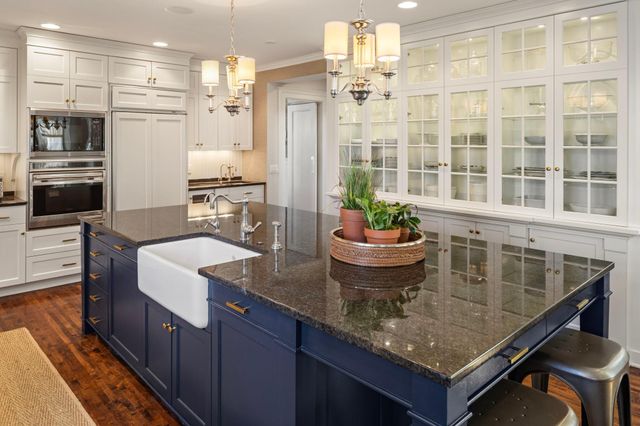 2774 W Lake Of The Isles Parkway, Minneapolis, MN 55416