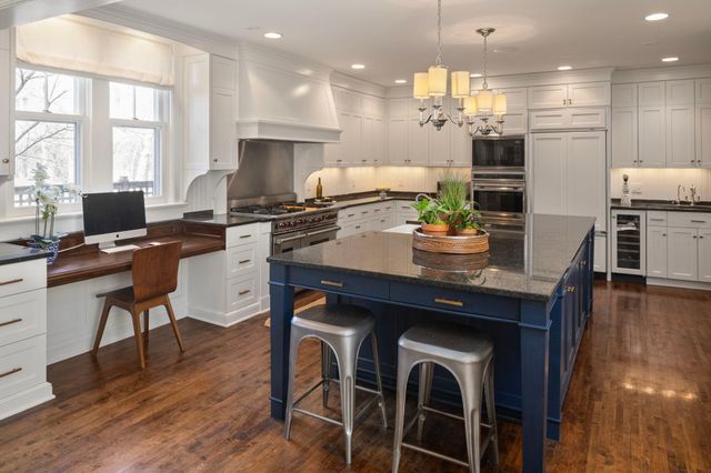 2774 W Lake Of The Isles Parkway, Minneapolis, MN 55416