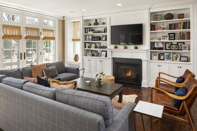 2774 W Lake Of The Isles Parkway, Minneapolis, MN 55416