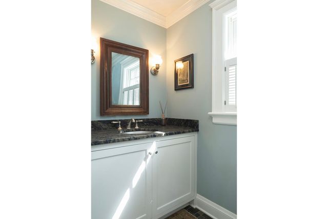 2774 W Lake Of The Isles Parkway, Minneapolis, MN 55416