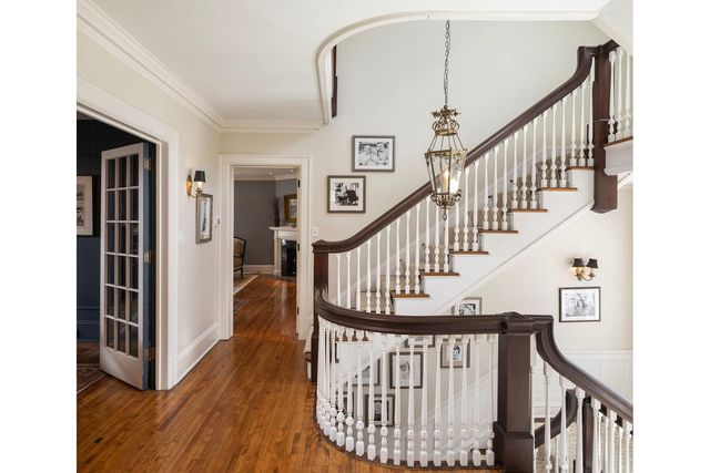 2774 W Lake Of The Isles Parkway, Minneapolis, MN 55416