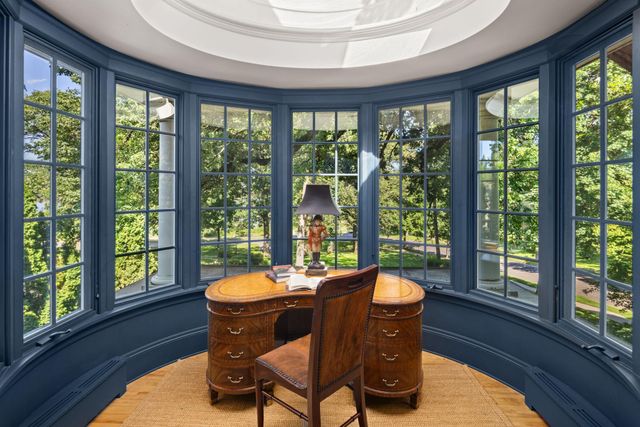 2774 W Lake Of The Isles Parkway, Minneapolis, MN 55416