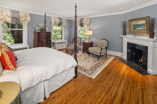 2774 W Lake Of The Isles Parkway, Minneapolis, MN 55416