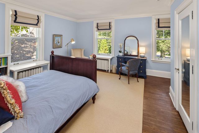 2774 W Lake Of The Isles Parkway, Minneapolis, MN 55416