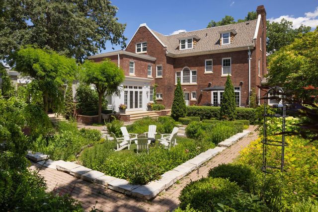 2774 W Lake Of The Isles Parkway, Minneapolis, MN 55416