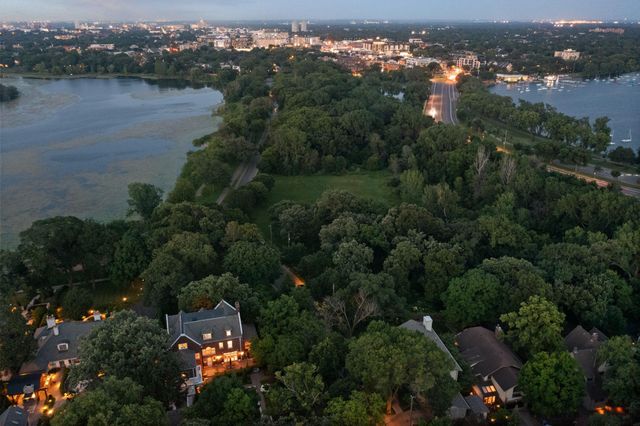 2774 W Lake Of The Isles Parkway, Minneapolis, MN 55416