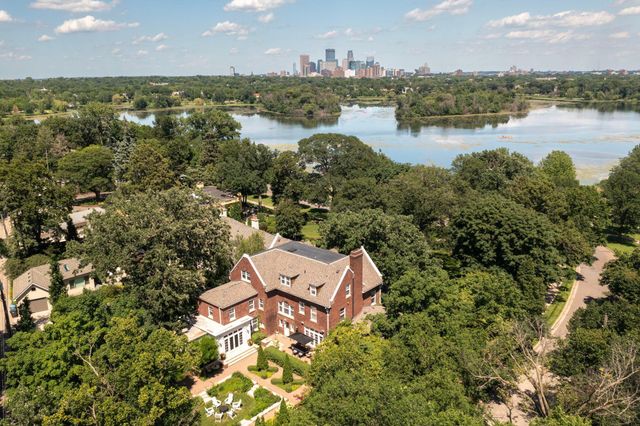 2774 W Lake Of The Isles Parkway, Minneapolis, MN 55416