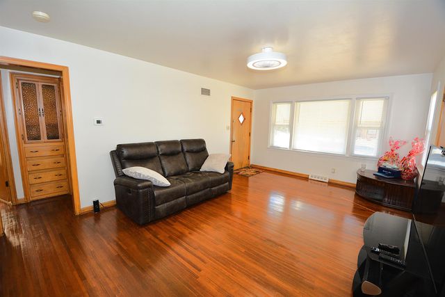 1708 S Woodlawn Blvd, Wichita, KS 67218