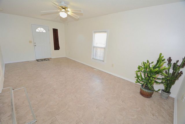 1708 S Woodlawn Blvd, Wichita, KS 67218