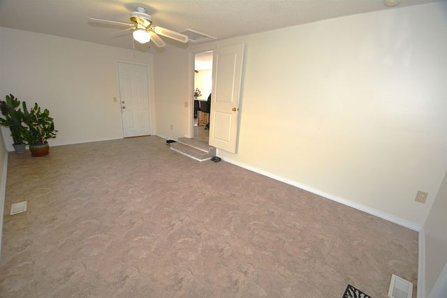 1708 S Woodlawn Blvd, Wichita, KS 67218