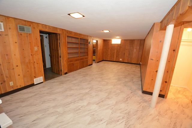 1708 S Woodlawn Blvd, Wichita, KS 67218