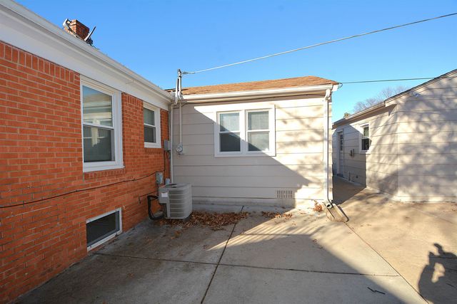 1708 S Woodlawn Blvd, Wichita, KS 67218