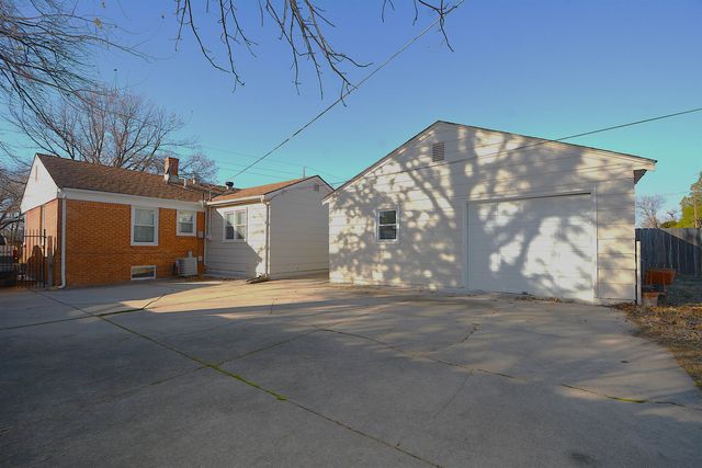 1708 S Woodlawn Blvd, Wichita, KS 67218