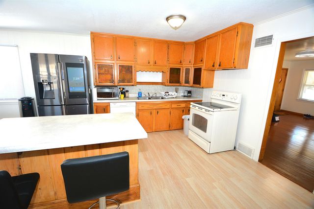 1708 S Woodlawn Blvd, Wichita, KS 67218