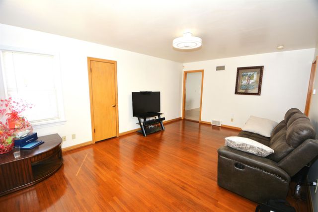 1708 S Woodlawn Blvd, Wichita, KS 67218