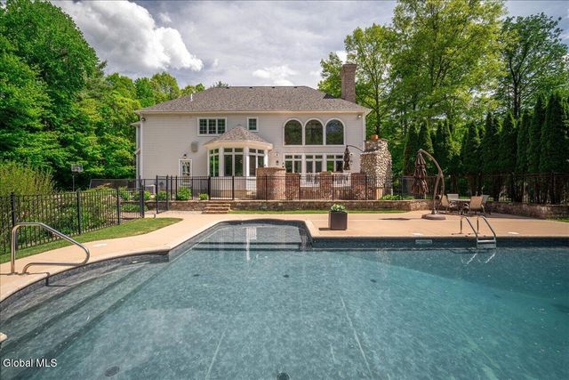 7 Towline Lane, Clifton Park, NY 12065