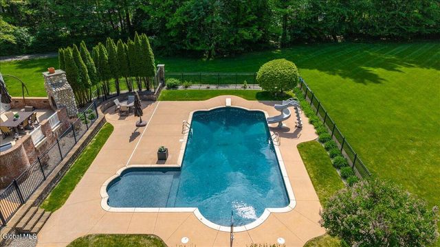 7 Towline Lane, Clifton Park, NY 12065