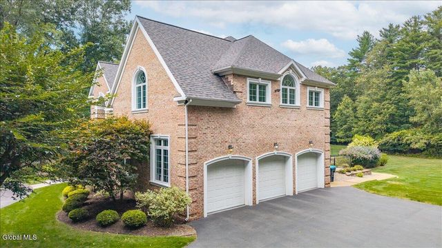 7 Towline Lane, Clifton Park, NY 12065