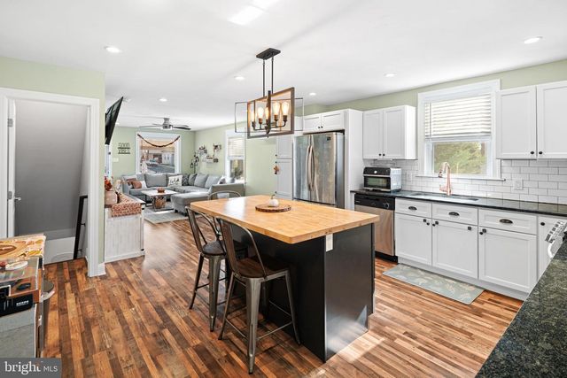 33 E 8TH AVE, Conshohocken, PA 19428