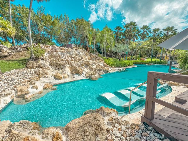 00690 COND TREASURE POINT 543, Vega Alta, PR 00692