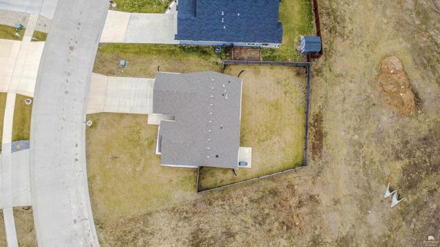 810 Waxwing Drive, Manhattan, KS 66502