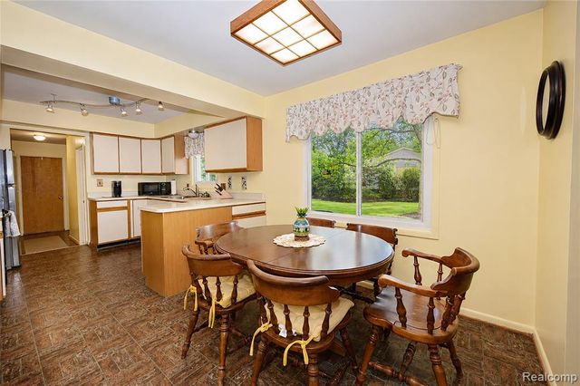 5888 Pentland Road, Bloomfield Hills, MI 48301