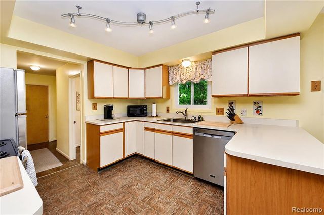 5888 Pentland Road, Bloomfield Hills, MI 48301