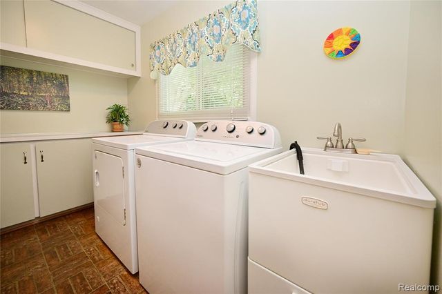 5888 Pentland Road, Bloomfield Hills, MI 48301