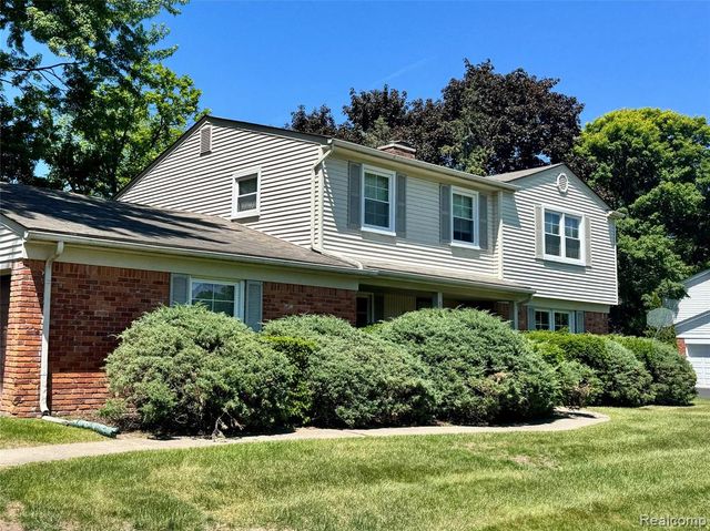 5888 Pentland Road, Bloomfield Hills, MI 48301
