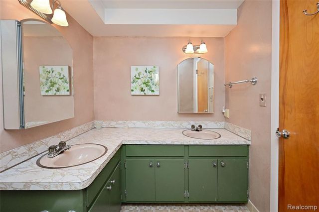 5888 Pentland Road, Bloomfield Hills, MI 48301