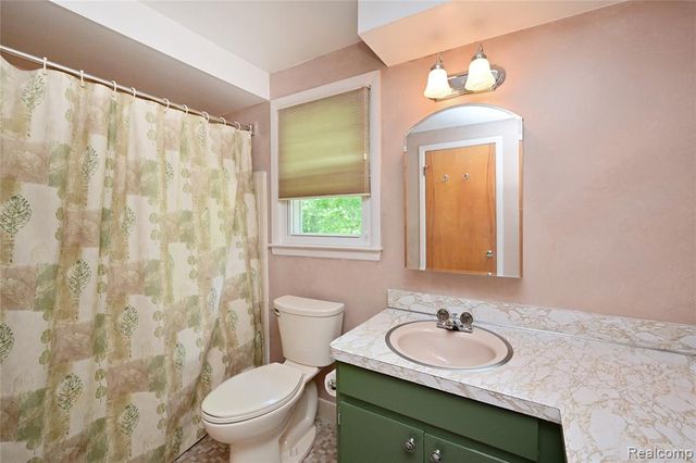 5888 Pentland Road, Bloomfield Hills, MI 48301
