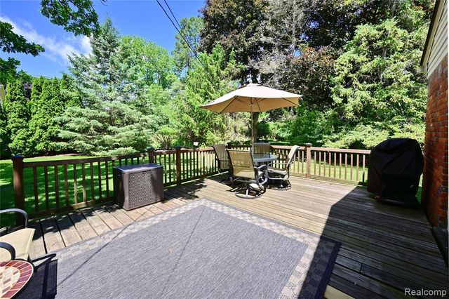 5888 Pentland Road, Bloomfield Hills, MI 48301
