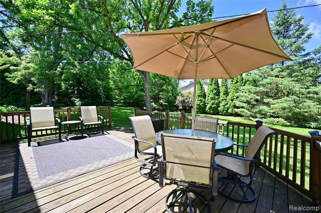 5888 Pentland Road, Bloomfield Hills, MI 48301