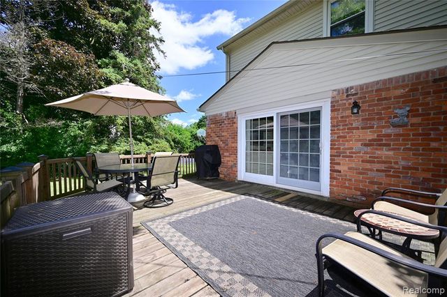 5888 Pentland Road, Bloomfield Hills, MI 48301