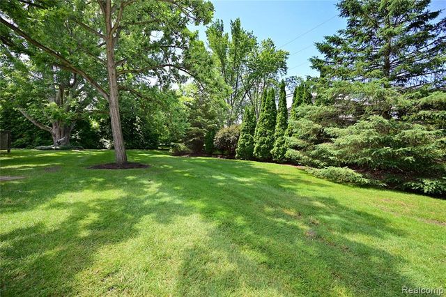 5888 Pentland Road, Bloomfield Hills, MI 48301