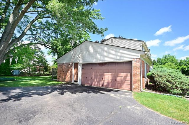 5888 Pentland Road, Bloomfield Hills, MI 48301